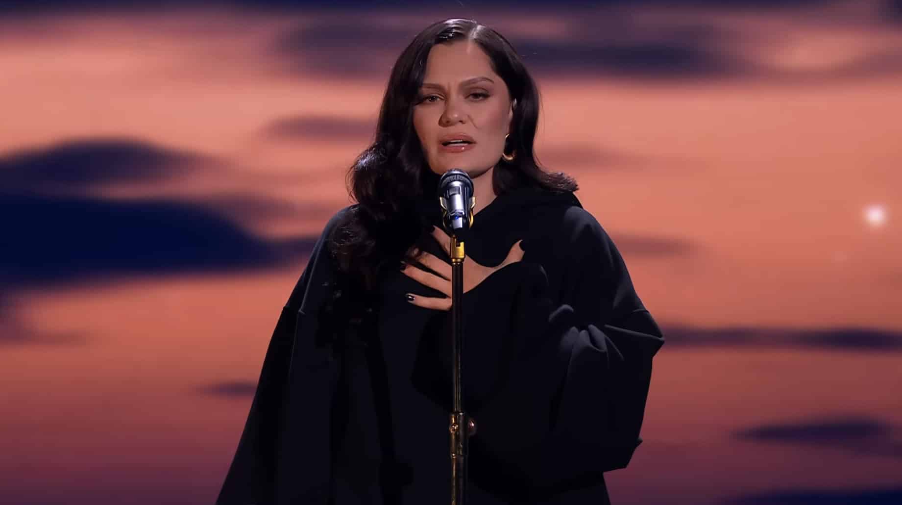 Jessie J Performs in Honor of Late Friend at ‘Royal Variety’ – Watch the Emotional Showing