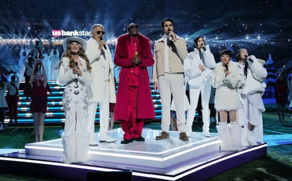 Snoop Dogg Rocks Netflix's NFL Christmas Halftime with Andrea Bocelli Surprise, HUNTR/X, & Lainey Wilson