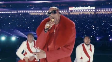 Watch: Snoop Dogg’s NFL 'Holiday Halftime Party' Performance in Full