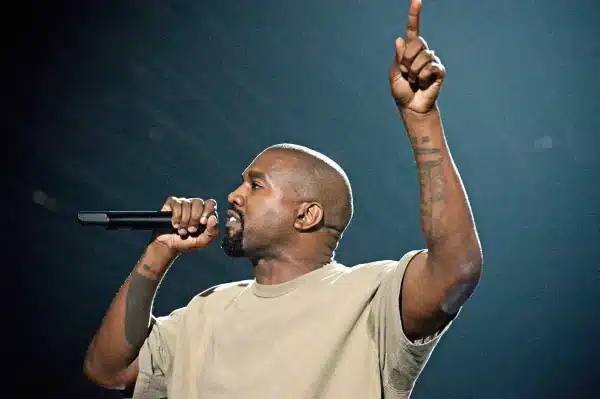 Kanye West announces France stadium show