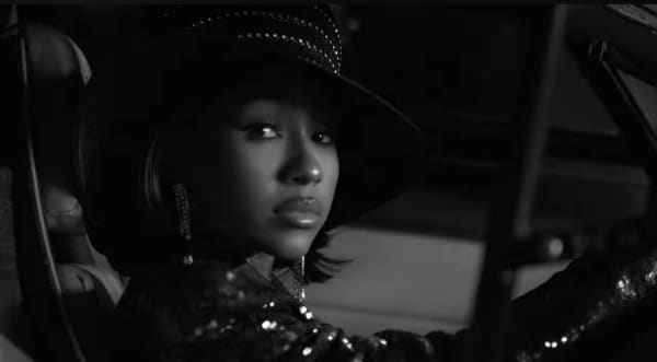 New Video: Yung Miami – ‘News Flash’