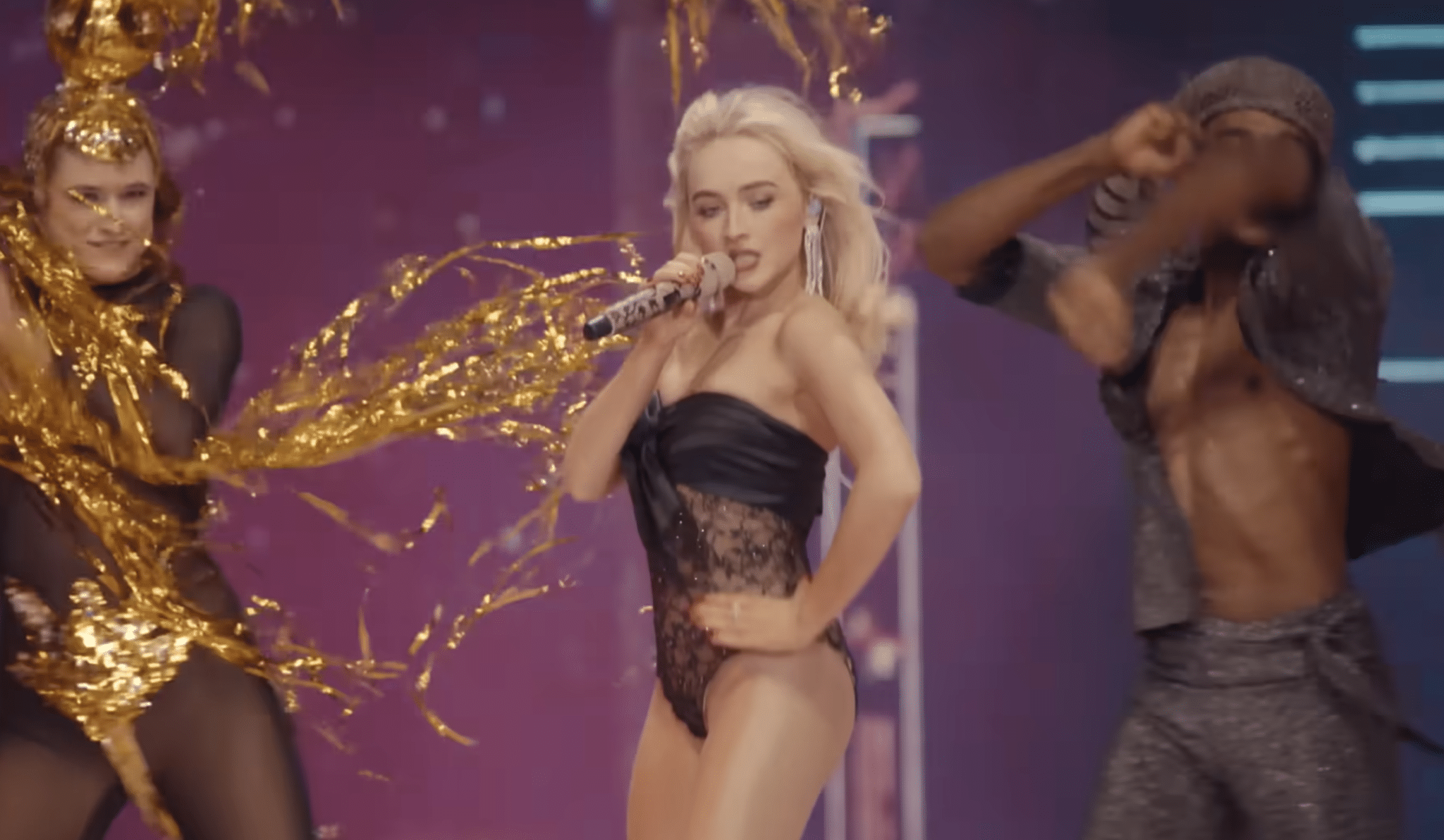 Watch: Sabrina Carpenter WOWS at Coachella 2026 with Big Hits & “THAT” Entrance