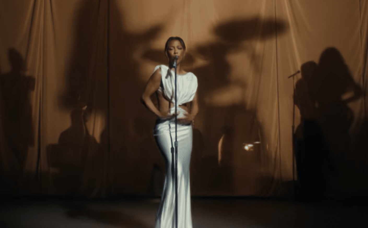 Victoria Monét Returns With Stunning ‘Let Me’ Live Performance