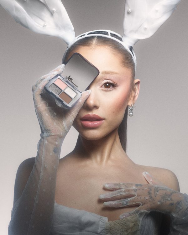 Ariana grande drops 'dangerous woman' r.e.m beauty collection