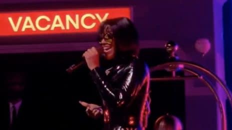 Jazmine Sullivan Unveils STUNNING New Look at Ari Lennox's Philadelphia Show