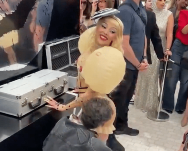 Fan kisses Doja Cat at Mac x Sephora event