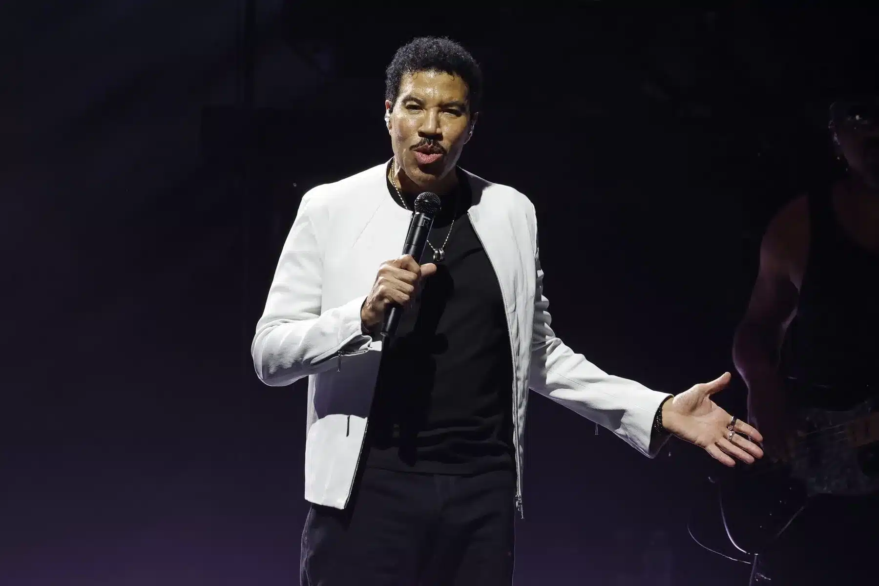 Lionel Richie Hospitalized After Falling Ill on Opening Night of New ‘All Night Long’ Tour