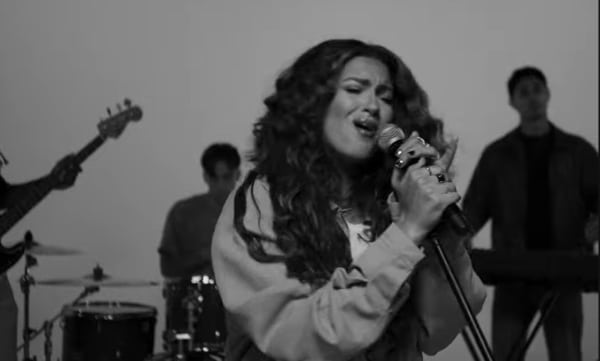 Tori Kelly Unveils ‘Hurts So Good’ Music Video / Gives New Song Its TV Debut on ‘Kelly & Mark’
