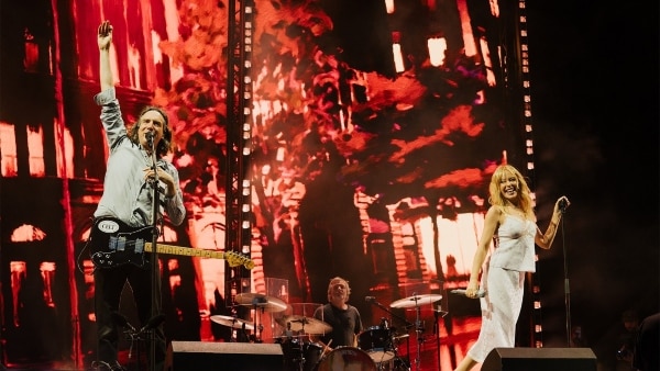 New Video: Snow Patrol & Kylie Minogue – ‘These Alarms’