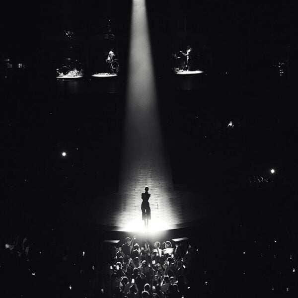 Ariana grande 'petal (The Complete Live Album)