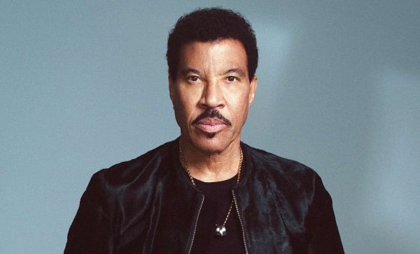 Lionel Richie “Doing Great” After Heart Procedure & Will “Be Back on Stage Soon,” Says Rep