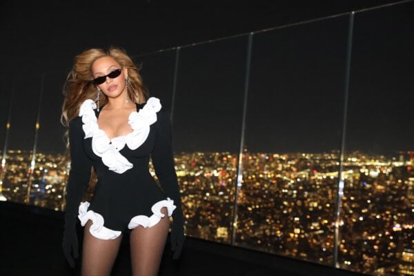 Beyonce DAZZLES at the New York Premiere of Jay-Z's HBO Special 'Jay-Z in 8'
