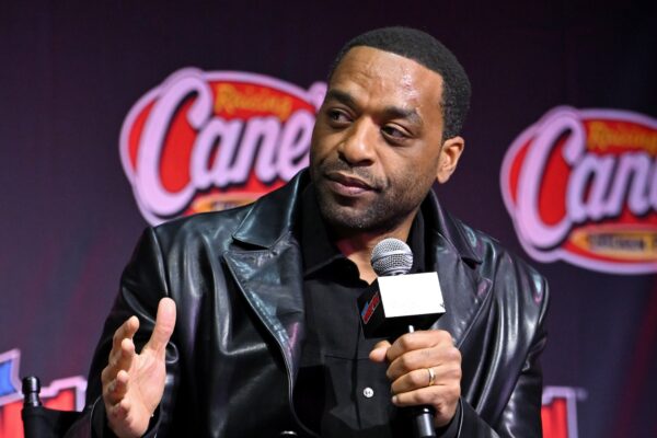 'Children of Blood and Bone' Cast Draws Cheers at New York Comic Con - Chiwetel Ejiofor speaking onstage